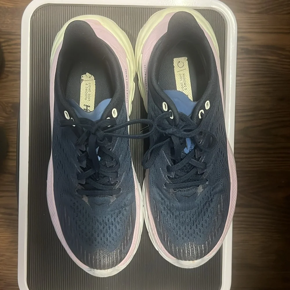 Women’s Hoka One Clifton Edge - Picture 2 of 6